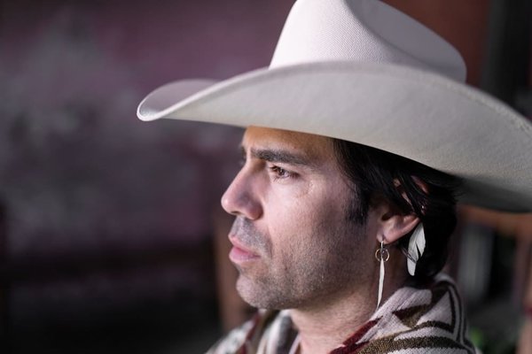 Les boucles d'oreilles pour hommes : un accessoire de style incontournable !